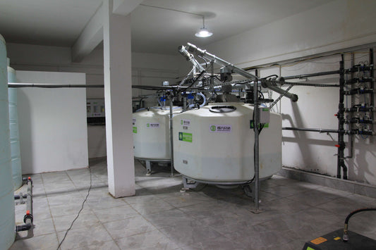 Liquid feeding system